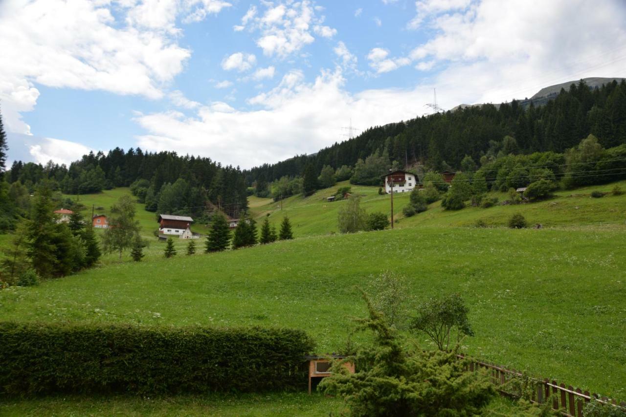 Tiroler Hasenhoehle Wenns Bagian luar foto